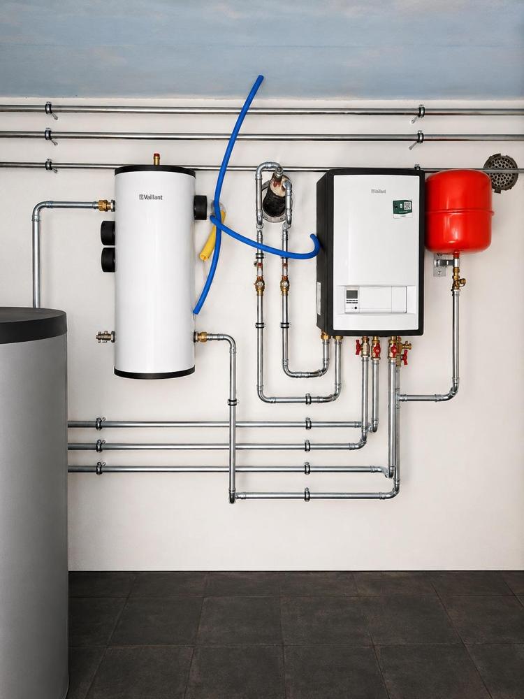 Chaufferie réalisée par GRD : boiler, vase d'expansion et distribution