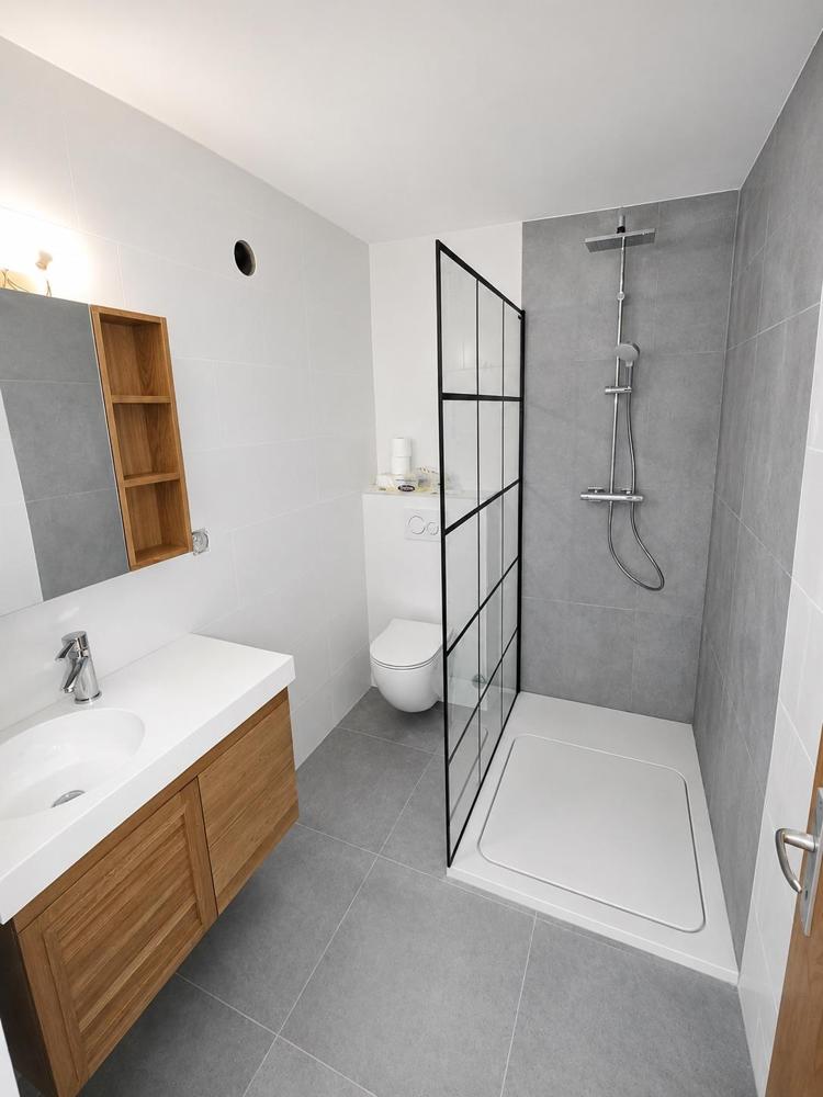 Salle de bain réalisée par GRD : douche à l'italienne